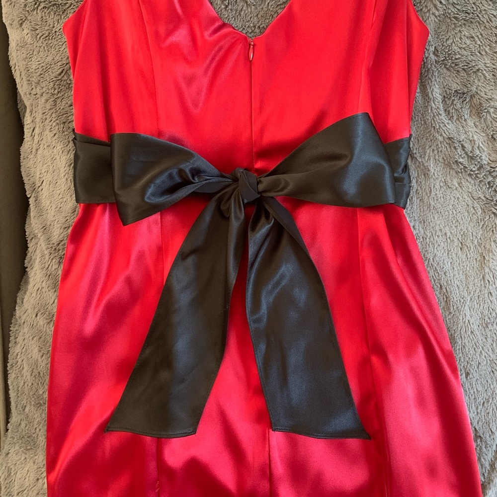 Red with black waist and back bow satin dress - Picture 4 of 4